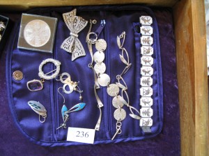 Lot 236 - Collection of jewellry - Sold for £50