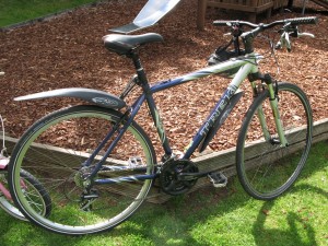 Trek 7200 front suspension hybrid bike. Aluminium frame, Shimano brakes and gears