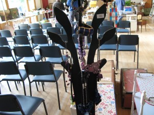 Lot 182 - Jewellery Tree - Sold for £42
