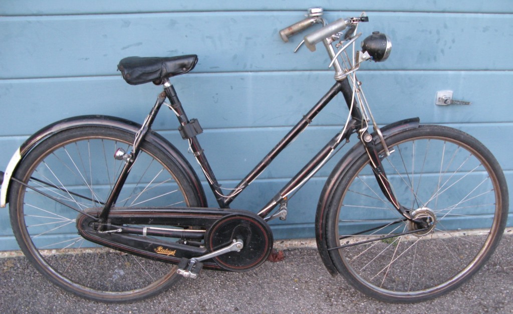 Raleigh Dawn Safety Tourist or possibly Superbe Ladies Bike - believed to be from WWII