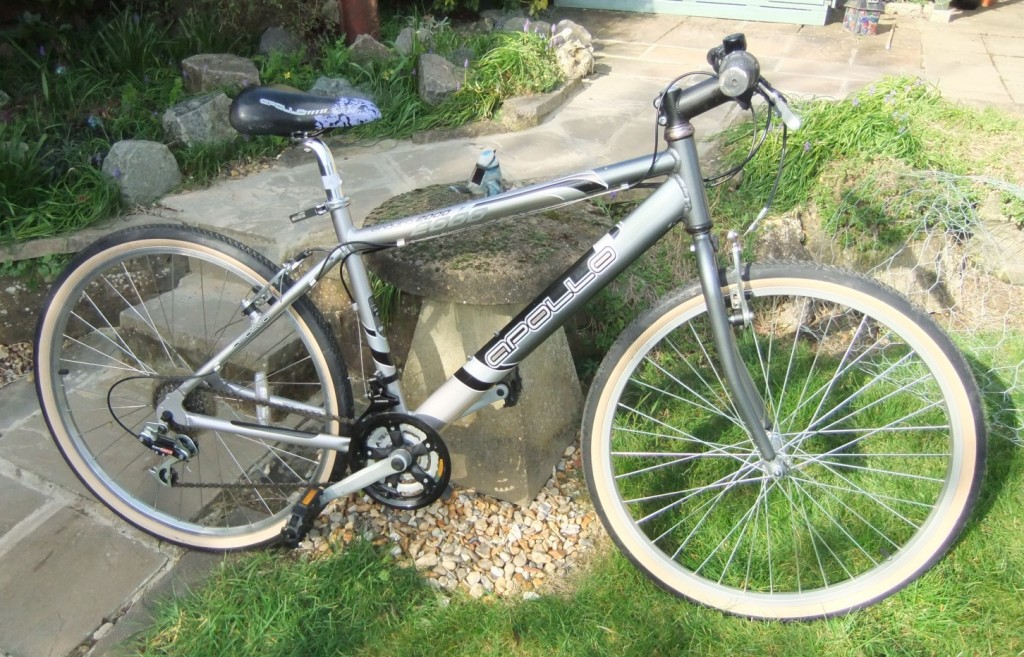 Apollo hybrid bike in very good condition