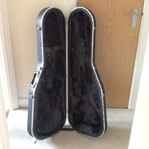 Hiscox Liteflite guitar case. Soft lining. Lockable and comes with the key