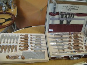 Lot 107- Collections of steak knives and forks, and kitchen knives - Sold for £35
