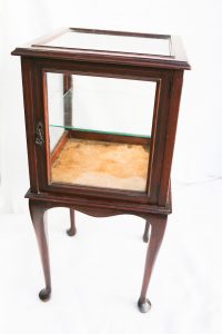 Lot 165 - Display cabinet - Sold for £50