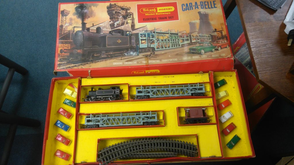 Tri-ang Hornby Model Railway - Car a Belle Train Set