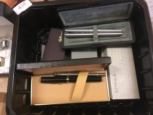 Lot 410 - Collection of boxed Parker and Shaeffer pens - Sold for £55