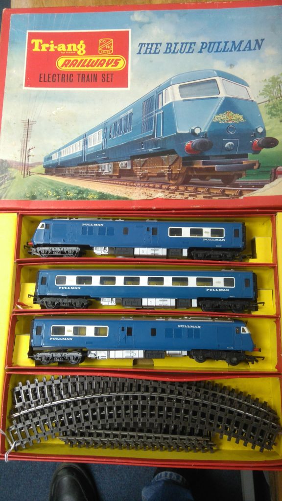 Tri-ang Model Railway -00 Gauge Blue Pullman Set