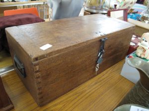 Lot 166 - Wooden box - Sold for £35