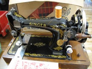 Lot 23 - Vintage Singer Sewing Machine - Sold for £30