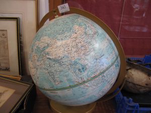 Lot 343 - Globe - Sold for £30