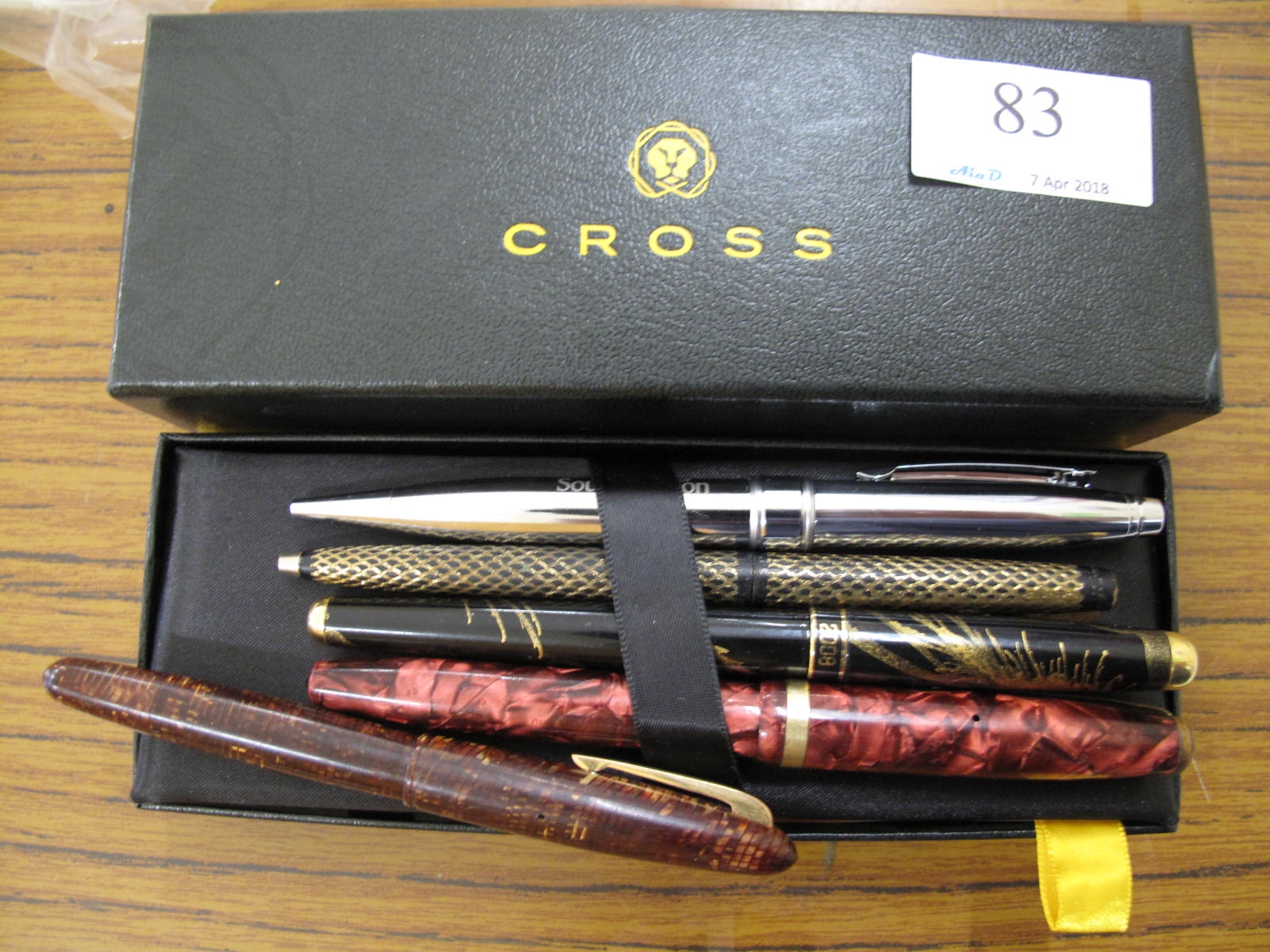 Lot 83 - Collection of 5 fountain pens and Cross box - Sold for £55