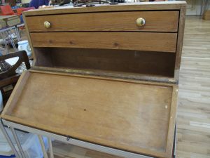 Lot 73 - Wooden tool box - Sold for £28