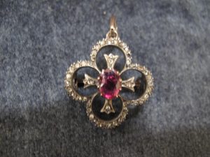 Lot 155 - Broach/pendant with rose diamonds (some damaged) with ruby stone - Sold for £130