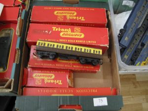 Lot 75 - Triang OO gauge Brittania engine, tender and coaches boxed - Sold for £40