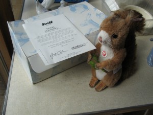 Lot 1 - Steiff Kecki Squirrel - Sold for £28