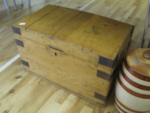 Lot 186 - Pine Trunk - Sold for £32