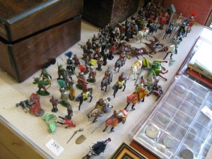 Lot 389 - Large collection of tin, lead and plastic soldiers - Sold for £32