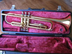 Yamaha YTR-1335 Bb Trumpet hardly used. In special gold-lacquer finish. With case but no mouthpiece.