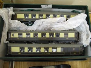 Lot 62 - 3 x Hornby Pullman coaches - Sold for £70