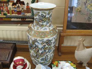 Lot 100 - Large Chinese Vase - Sold for £70