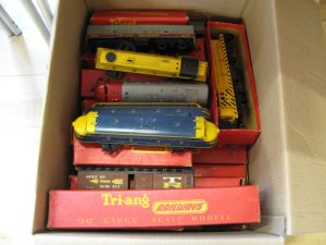 Lot 47a - Collection of Triang trains and rollingstock - Sold for £110