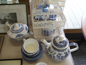 Lot 261- Collection of blue and white pottery - Sold for £37