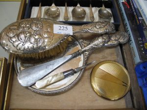 Lot 225 - Edwardian boudoir set - Sold for £28