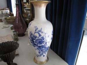 Lot 269 - Large blue and white Doulton vase - Sold for £30