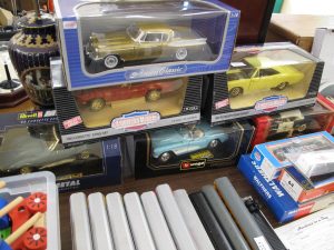 Lot 221 - 6 1:18 metal cars - Sold for £60