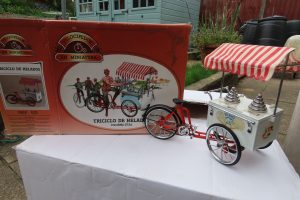Tricolo de Helados model ice cream bicycle