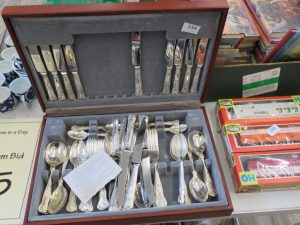 Canteen of cutlery £32