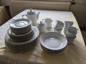 Vintage Crown Ming Tienshan Dinner Service (complete + in VGC)