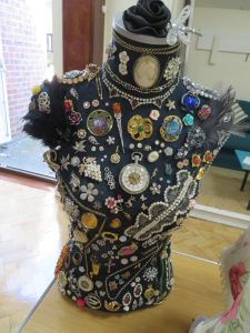 Mannequin with costume jewellery sold for £30