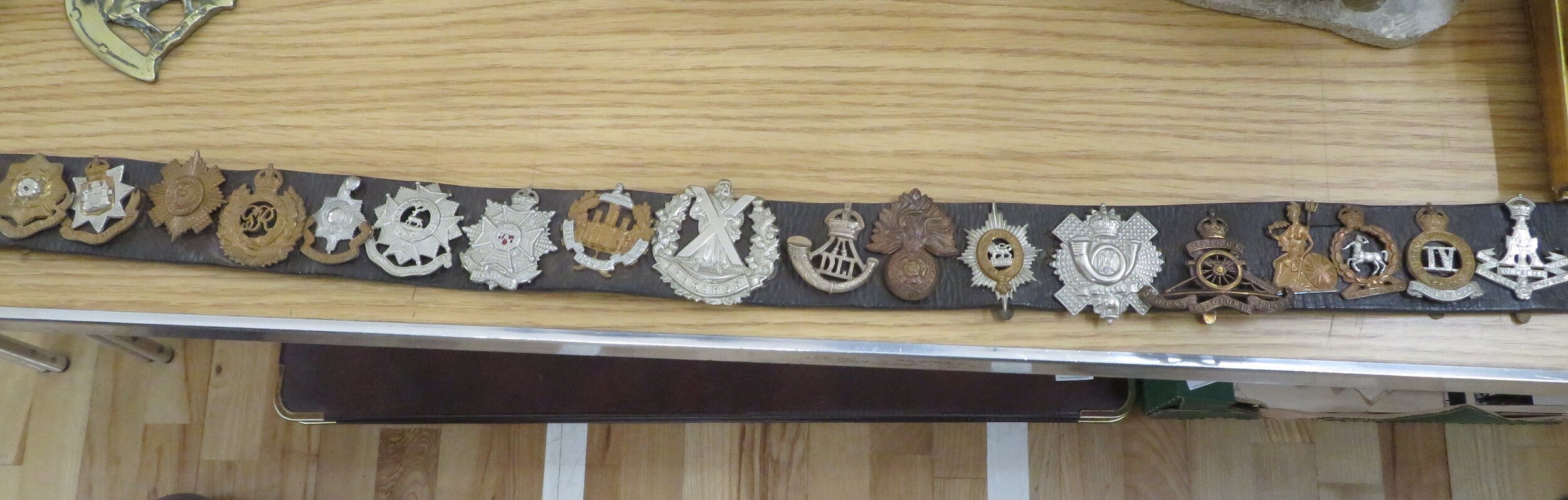 Leather belt with WW1 cap badges